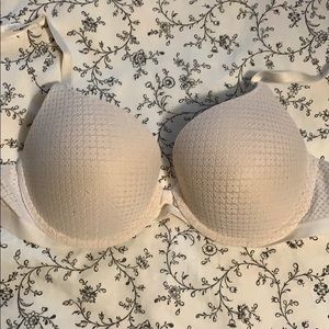 32DD Victoria’s Secret T-Shirt Bra